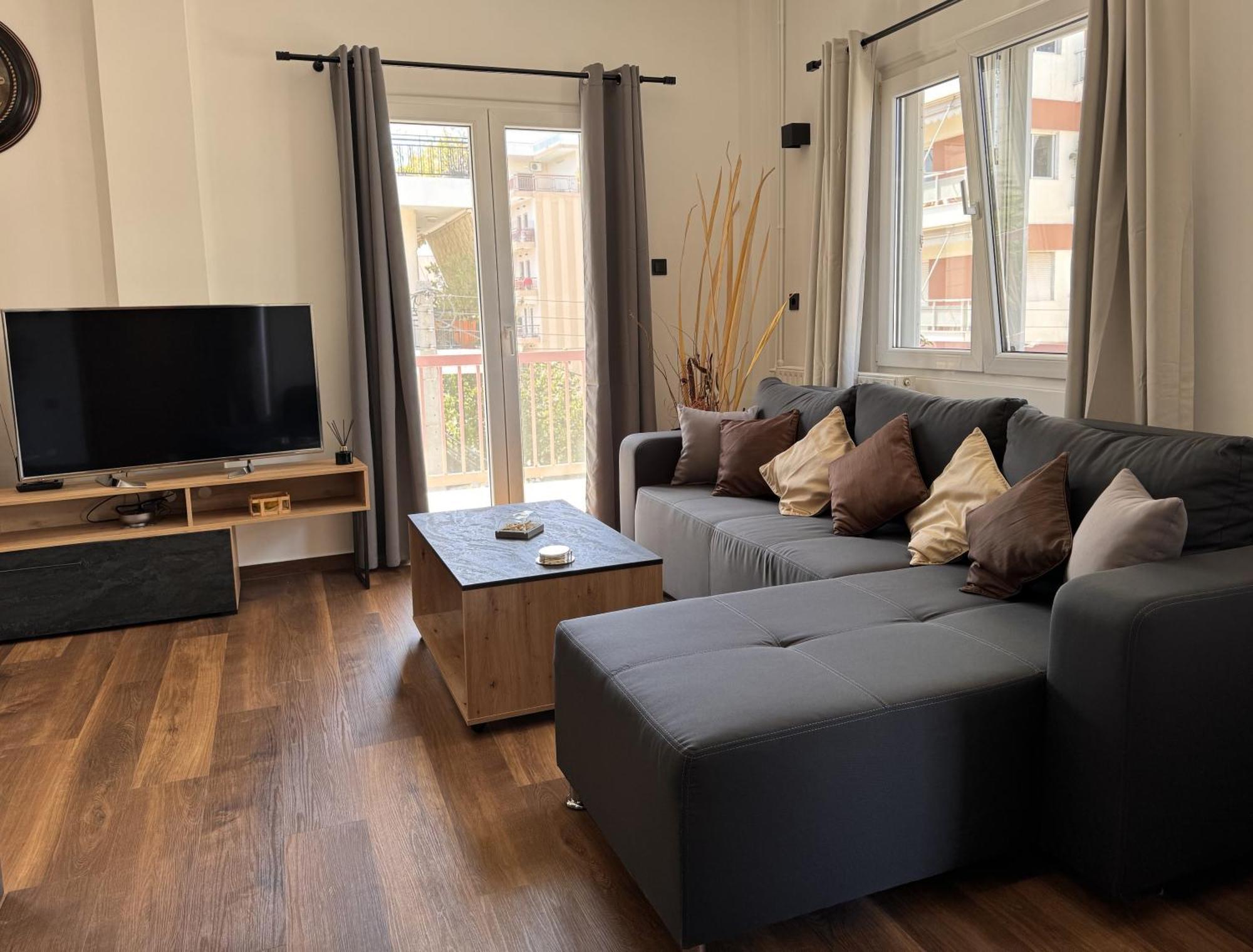 Navaro Apartments Патра Экстерьер фото